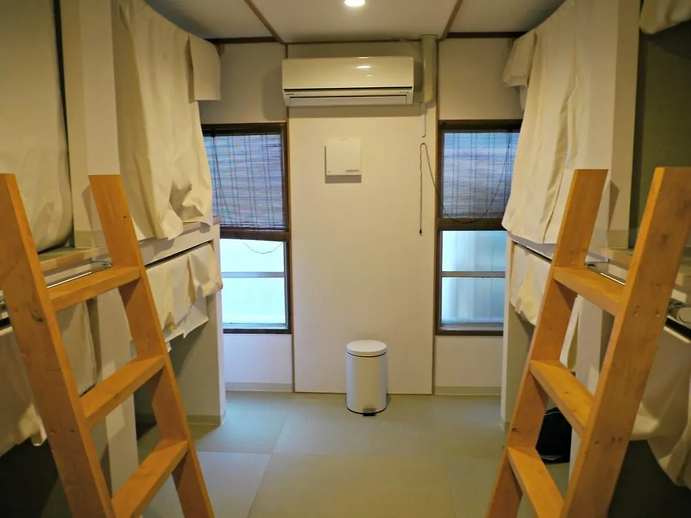 J-Hoppers Hiroshima Guesthouse 0*,